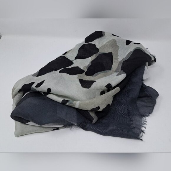 Burberry Women's Scarf Wrap Grayscale Leopard Cheetah Modal Silk 52" x 52" - Picture 15 of 16